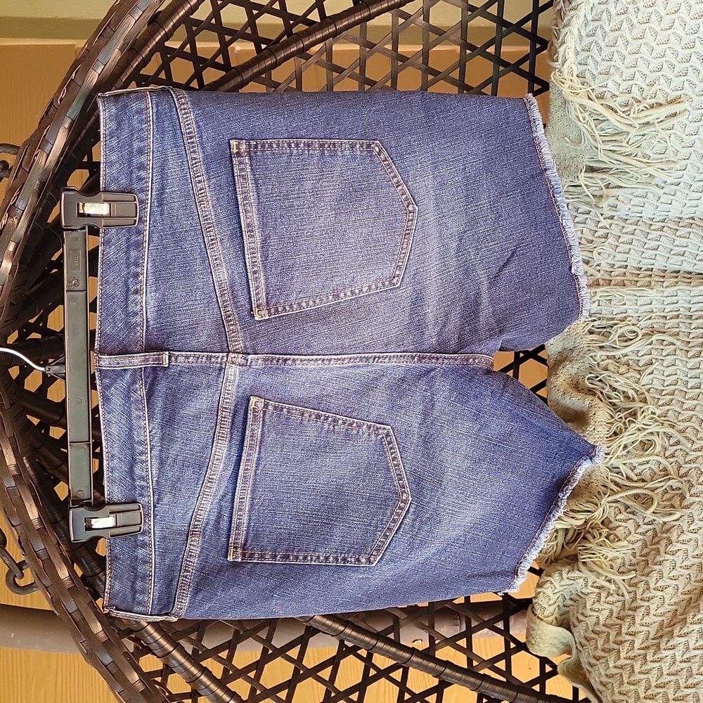 NWT Universal Jurassic Park Mid Rise Shorts - Picture 13 of 13